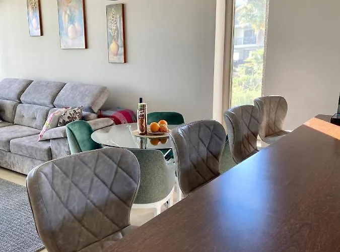 Апартаменты New Stunning Ocean Aprt In 